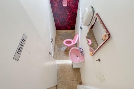 Casa à venda com 227m², 3 quartos e 3 vagas Casa à venda com 227m², 3 quartos e 3 vagasLavabo