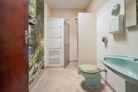Casa à venda com 227m², 3 quartos e 3 vagas Casa à venda com 227m², 3 quartos e 3 vagasBanheiro Social
