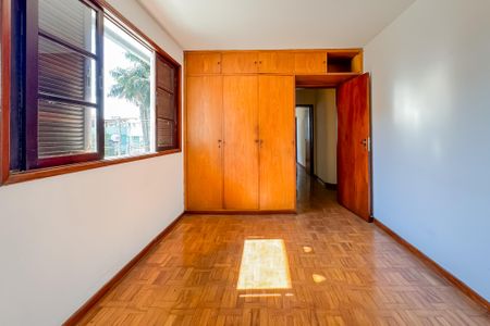 Casa à venda com 227m², 3 quartos e 3 vagas Casa à venda com 227m², 3 quartos e 3 vagasQuarto 1