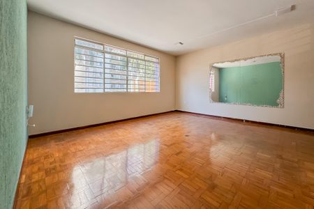 Casa à venda com 227m², 3 quartos e 3 vagas Casa à venda com 227m², 3 quartos e 3 vagasSala