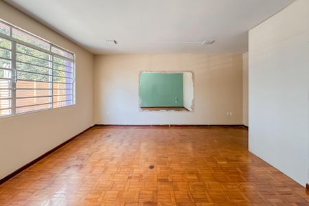 Casa à venda com 227m², 3 quartos e 3 vagas Casa à venda com 227m², 3 quartos e 3 vagasSala