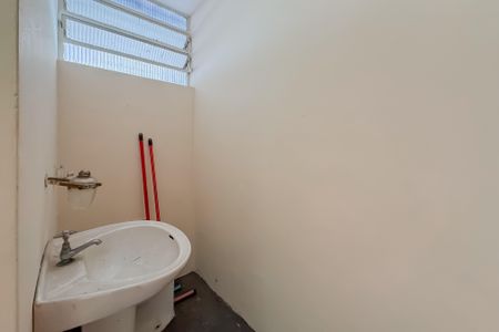 Casa à venda com 227m², 3 quartos e 3 vagas Casa à venda com 227m², 3 quartos e 3 vagasBanheiro da Edícula