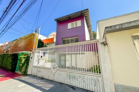 Casa à venda com 227m², 3 quartos e 3 vagas Casa à venda com 227m², 3 quartos e 3 vagasFachada