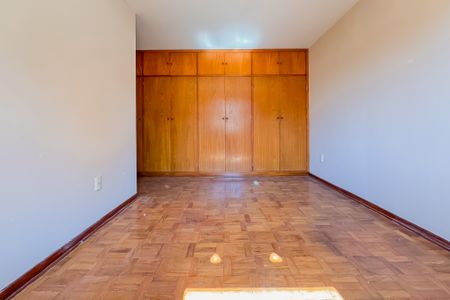 Casa à venda com 227m², 3 quartos e 3 vagas Casa à venda com 227m², 3 quartos e 3 vagasQuarto 2