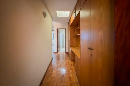 Casa à venda com 227m², 3 quartos e 3 vagas Casa à venda com 227m², 3 quartos e 3 vagasCorredor