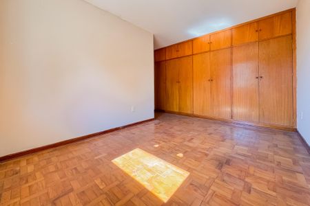 Casa à venda com 227m², 3 quartos e 3 vagas Casa à venda com 227m², 3 quartos e 3 vagasQuarto 2