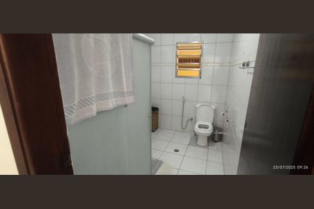 Casa à venda com 211m², 5 quartos e 4 vagas Casa à venda com 211m², 5 quartos e 4 vagasBanheiro