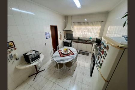 Casa à venda com 449m², 4 quartos e 6 vagas Casa à venda com 449m², 4 quartos e 6 vagasFoto 08