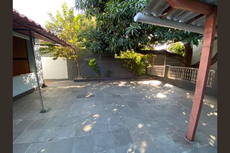 Casa para alugar com 260m², 5 quartos e 4 vagas Casa para alugar com 260m², 5 quartos e 4 vagasQuintal Fundos