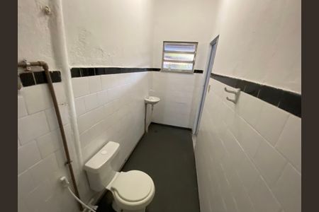 Casa para alugar com 260m², 5 quartos e 4 vagas Casa para alugar com 260m², 5 quartos e 4 vagasBanheiro do Quarto de Serviço
