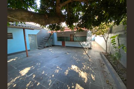 Casa para alugar com 260m², 5 quartos e 4 vagas Casa para alugar com 260m², 5 quartos e 4 vagasQuintal Fundos