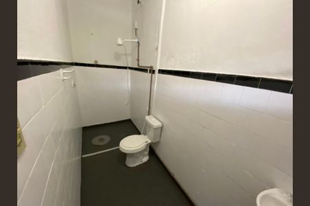 Casa para alugar com 260m², 5 quartos e 4 vagas Casa para alugar com 260m², 5 quartos e 4 vagasBanheiro do Quarto de Serviço