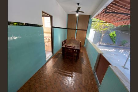 Casa para alugar com 260m², 5 quartos e 4 vagas Casa para alugar com 260m², 5 quartos e 4 vagasQuintal Fundos