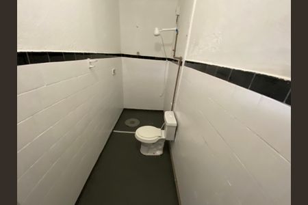 Casa para alugar com 260m², 5 quartos e 4 vagas Casa para alugar com 260m², 5 quartos e 4 vagasBanheiro do Quarto de Serviço