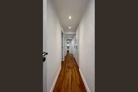 Apartamento à venda com 166m², 3 quartos e 2 vagas Apartamento à venda com 166m², 3 quartos e 2 vagasCorredor