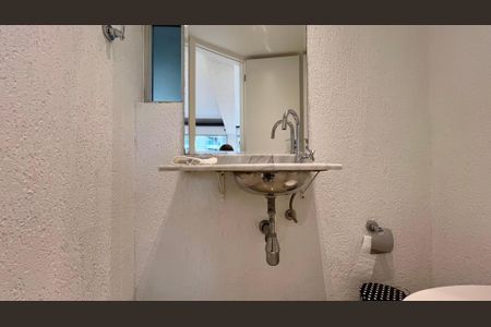 Apartamento à venda com 166m², 3 quartos e 2 vagas Apartamento à venda com 166m², 3 quartos e 2 vagasLavabo