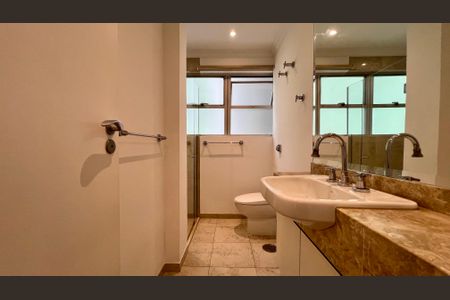 Apartamento à venda com 166m², 3 quartos e 2 vagas Apartamento à venda com 166m², 3 quartos e 2 vagasBanheiro Social