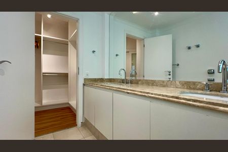 Apartamento à venda com 166m², 3 quartos e 2 vagas Apartamento à venda com 166m², 3 quartos e 2 vagasBanheiro da Suíte