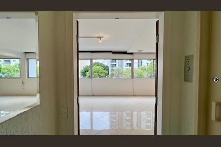 Apartamento à venda com 166m², 3 quartos e 2 vagas Apartamento à venda com 166m², 3 quartos e 2 vagasEntrada