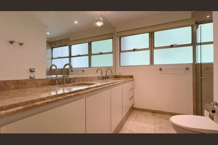 Apartamento à venda com 166m², 3 quartos e 2 vagas Apartamento à venda com 166m², 3 quartos e 2 vagasBanheiro da Suíte