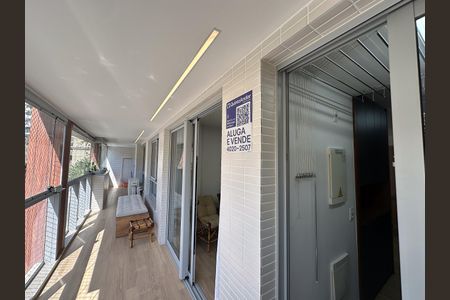 Apartamento à venda com 97m², 3 quartos e 2 vagas Apartamento à venda com 97m², 3 quartos e 2 vagasPlaca