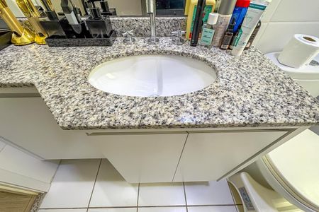 Apartamento à venda com 70m², 2 quartos e 1 vaga Apartamento à venda com 70m², 2 quartos e 1 vagaBanheiro da Suíte