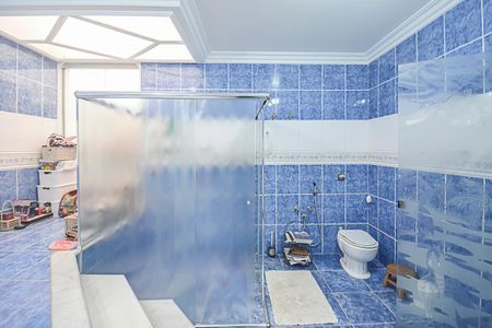 Casa de condomínio à venda com 700m², 5 quartos e 3 vagas Casa de condomínio à venda com 700m², 5 quartos e 3 vagasBanheiro da  Suíte 1