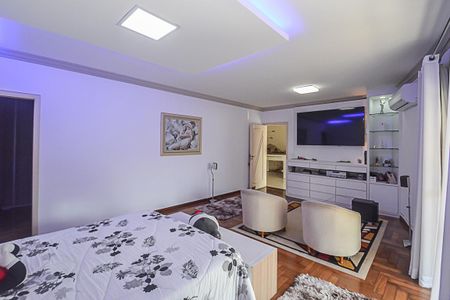 Casa de condomínio à venda com 700m², 5 quartos e 3 vagas Casa de condomínio à venda com 700m², 5 quartos e 3 vagasSuíte 1
