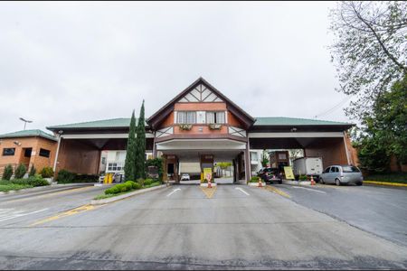 Casa de condomínio à venda com 700m², 5 quartos e 3 vagas Casa de condomínio à venda com 700m², 5 quartos e 3 vagasFachada e portaria