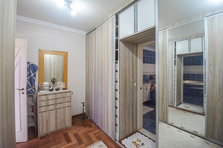 Casa de condomínio à venda com 700m², 5 quartos e 3 vagas Casa de condomínio à venda com 700m², 5 quartos e 3 vagasCloset da  Suíte 1