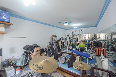 Casa de condomínio à venda com 700m², 5 quartos e 3 vagas Casa de condomínio à venda com 700m², 5 quartos e 3 vagasAcademia