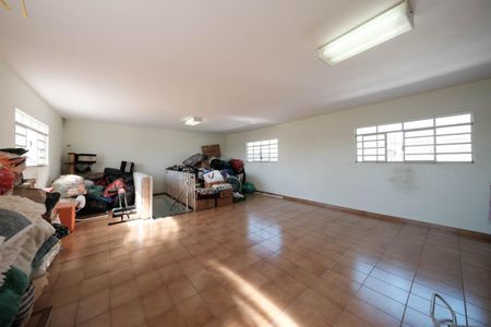 Casa à venda com 390m², 3 quartos e 8 vagasSalão