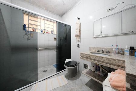 Casa à venda com 390m², 3 quartos e 8 vagasBanheiro da Suíte