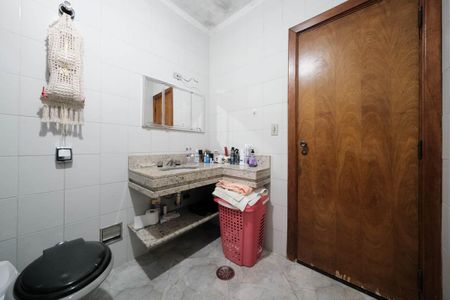 Casa à venda com 390m², 3 quartos e 8 vagasBanheiro da Suíte