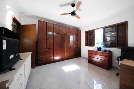 Casa à venda com 390m², 3 quartos e 8 vagasQuarto 1