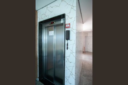 Apartamento à venda com 121m², 4 quartos e 3 vagas Apartamento à venda com 121m², 4 quartos e 3 vagasElevador