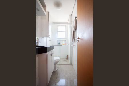 Apartamento à venda com 121m², 4 quartos e 3 vagas Apartamento à venda com 121m², 4 quartos e 3 vagasBanheiro Social