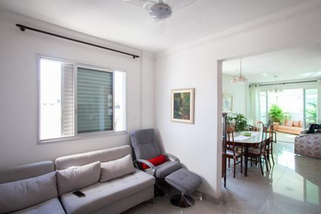 Apartamento à venda com 121m², 4 quartos e 3 vagas Apartamento à venda com 121m², 4 quartos e 3 vagasSala de TV