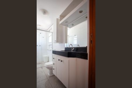 Apartamento à venda com 121m², 4 quartos e 3 vagas Apartamento à venda com 121m², 4 quartos e 3 vagasBanheiro da Suíte