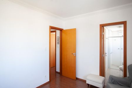 Apartamento à venda com 121m², 4 quartos e 3 vagas Apartamento à venda com 121m², 4 quartos e 3 vagasSuíte