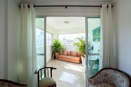 Apartamento à venda com 121m², 4 quartos e 3 vagas Apartamento à venda com 121m², 4 quartos e 3 vagasVaranda da Sala