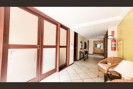 Apartamento à venda com 70m², 2 quartos e 1 vaga Apartamento à venda com 70m², 2 quartos e 1 vagaHall social