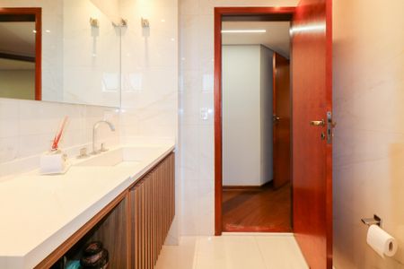 Apartamento à venda com 107m², 3 quartos e 2 vagas Apartamento à venda com 107m², 3 quartos e 2 vagasBanheiro Social
