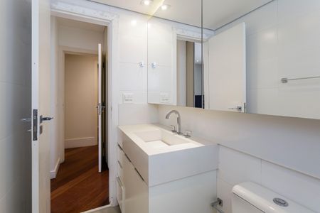 Apartamento à venda com 188m², 3 quartos e 2 vagas Apartamento à venda com 188m², 3 quartos e 2 vagasBanheiro da Suíte