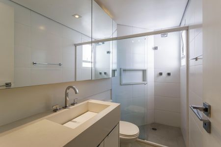 Apartamento à venda com 188m², 3 quartos e 2 vagas Apartamento à venda com 188m², 3 quartos e 2 vagasBanheiro da Suíte