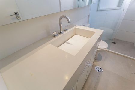 Apartamento à venda com 188m², 3 quartos e 2 vagas Apartamento à venda com 188m², 3 quartos e 2 vagasBanheiro da Suíte