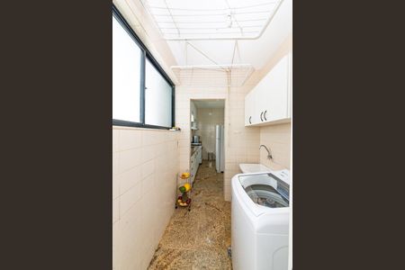 Apartamento à venda com 214m², 4 quartos e 2 vagas Apartamento à venda com 214m², 4 quartos e 2 vagasÁrea de Serviço