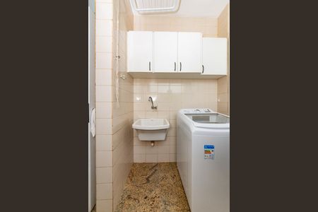 Apartamento à venda com 214m², 4 quartos e 2 vagas Apartamento à venda com 214m², 4 quartos e 2 vagasÁrea de Serviço