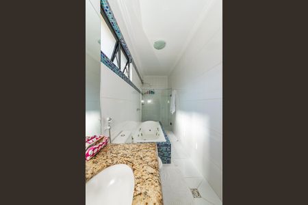 Apartamento à venda com 214m², 4 quartos e 2 vagas Apartamento à venda com 214m², 4 quartos e 2 vagasBanheiro da Suíte 1