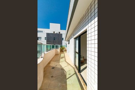 Apartamento à venda com 214m², 4 quartos e 2 vagas Apartamento à venda com 214m², 4 quartos e 2 vagasVaranda